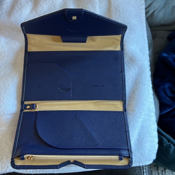 Zoppen- Travel Wallet - LIKE NEW - Picture 4 of 4